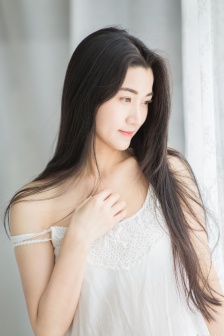 家公对儿媳妇动手脚该跟老公说吗